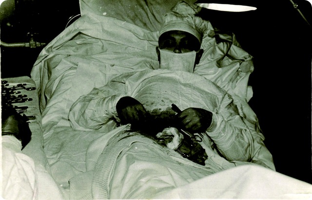 Automédication extrême : l’histoire du chirurgien qui dû s’extraire son propre appendice