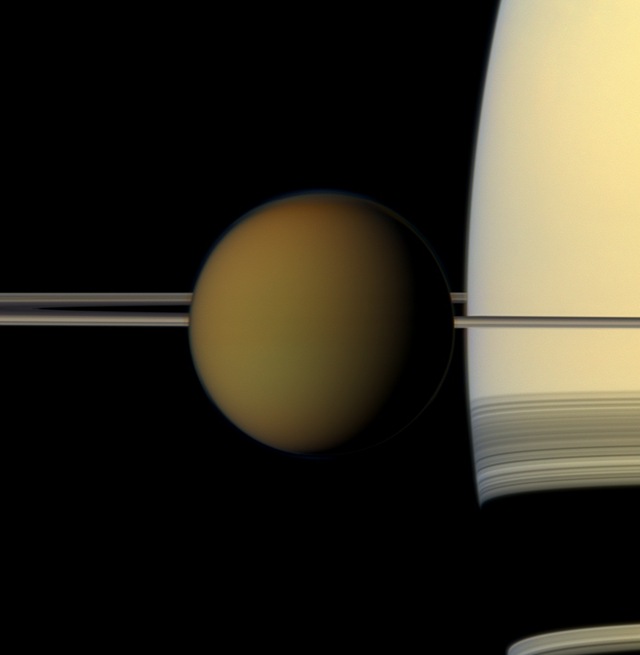 La lune Titan s’éloigne 100 fois plus vite que prévu de Saturne