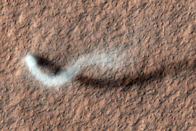 L’image du jour : des signaux de fumée sur Mars ?