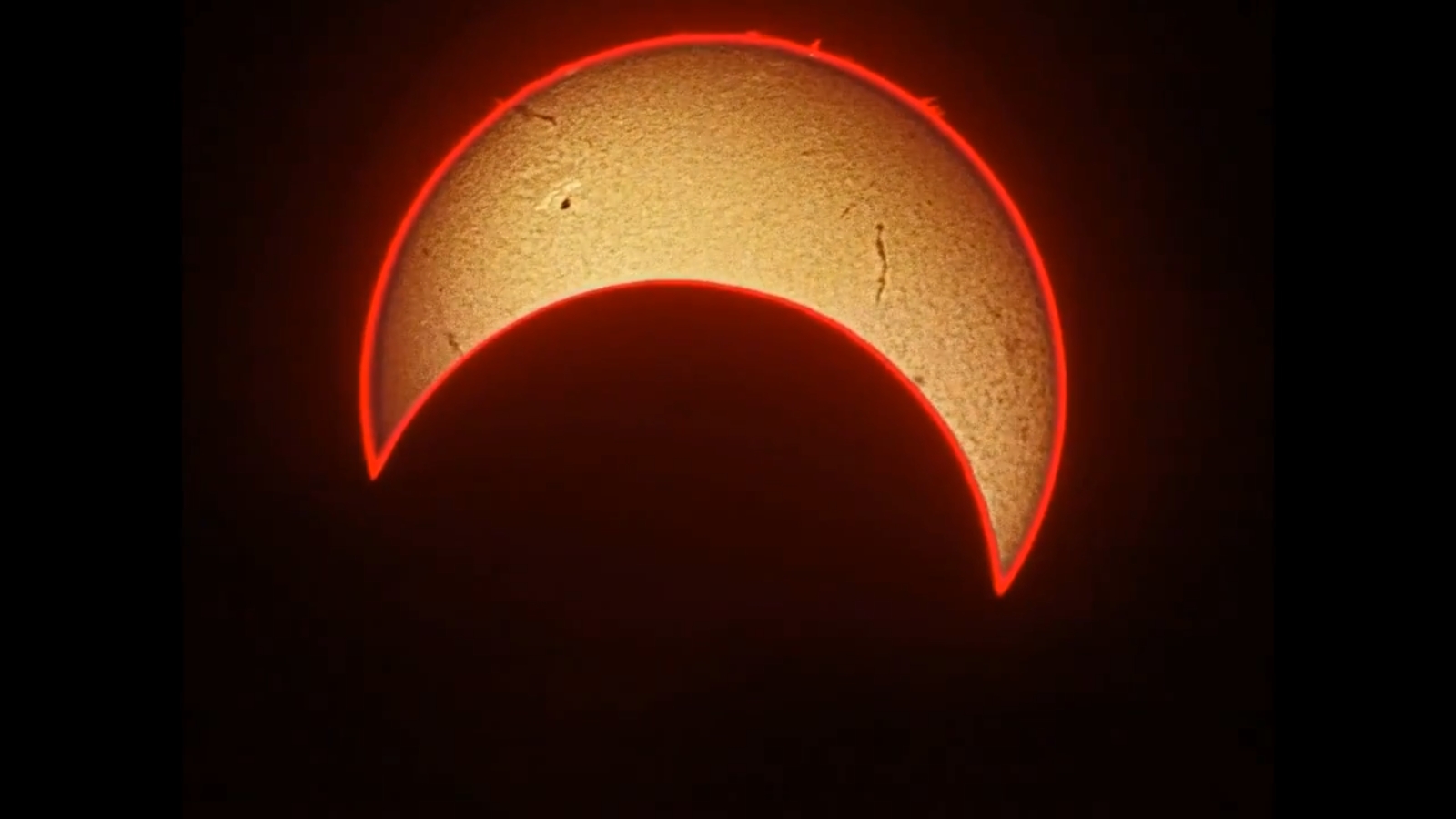 Les magnifiques portraits de la récente éclipse annulaire observée de la Terre à l’espace. (Vidéos)