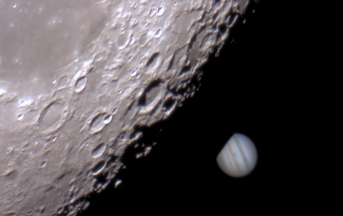Quand la Lune tente de nous cacher Jupiter… et Io. (Vidéo)