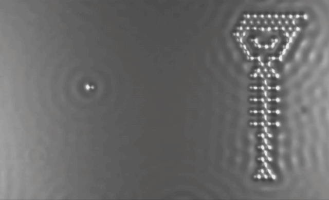 La plus petite animation image par image met en scène des atomes