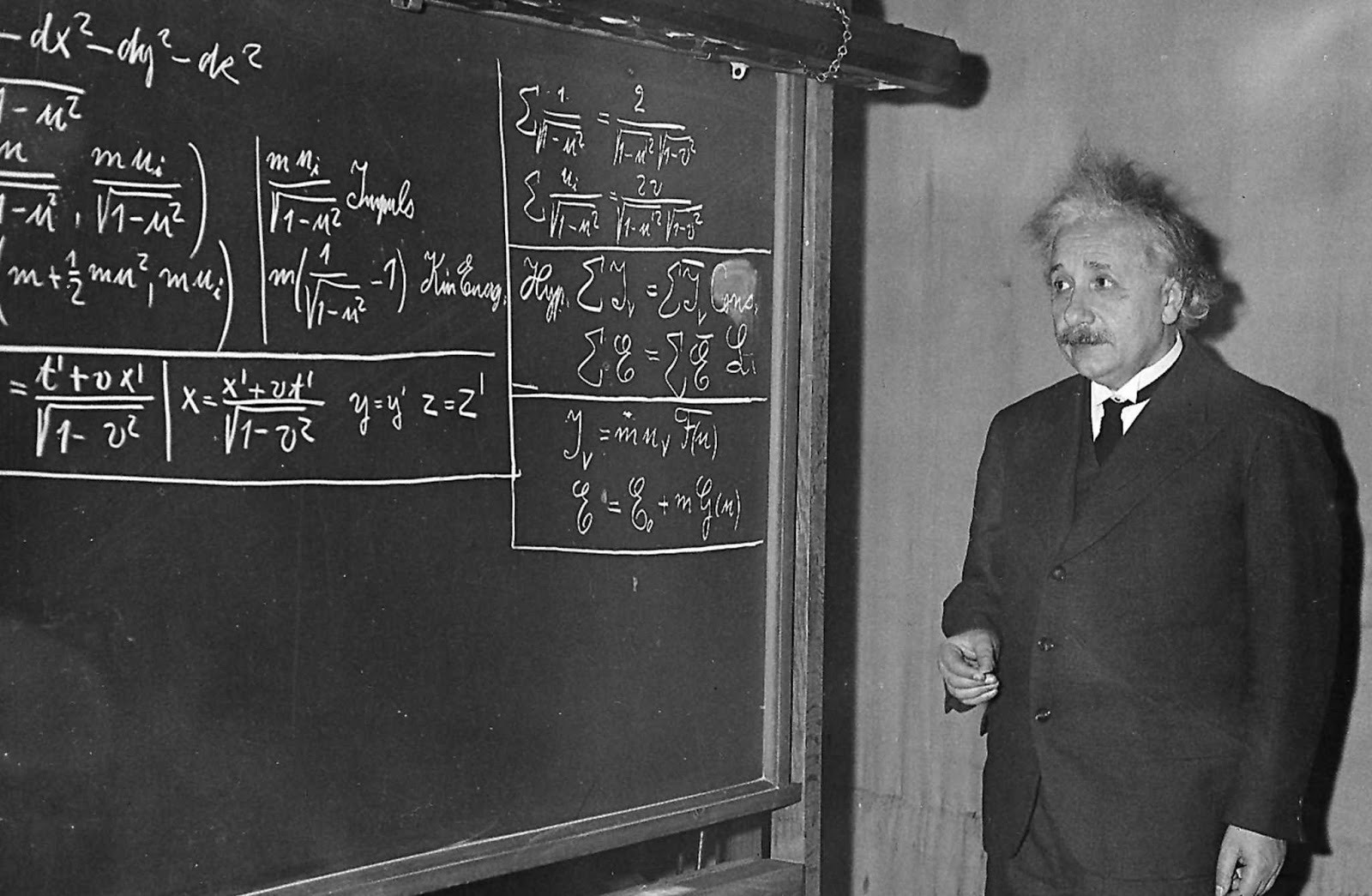 Comment Albert Einstein s’est-il véritablement converti à l’idée d’un univers en expansion ?