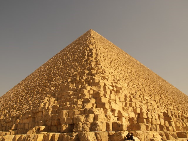 Une nouvelle théorie sur la façon de déplacer de très gros blocs de pierre pour construire de très grandes pyramides