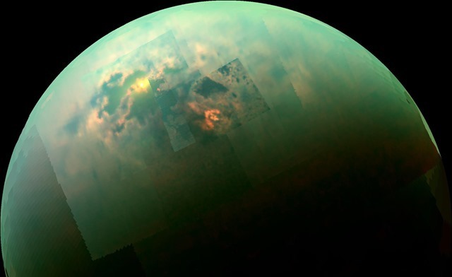 Le Soleil brille sur la mer de Titan