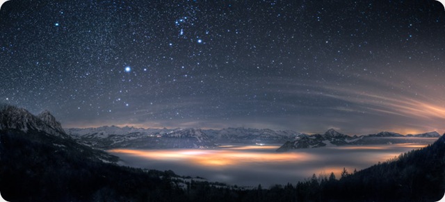 La Lune et Vénus au dessus d’un ciel Suisse.