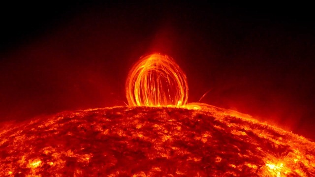 Contemplez cette superbe bulle de pluie coronale sur la surface de notre Soleil (Vidéo)