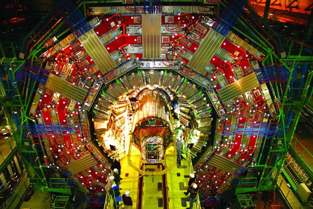Ils ont trouvé la tant attendue particule de Dieu… enfin, elle ressemble au boson de Higgs. (Vidéo)