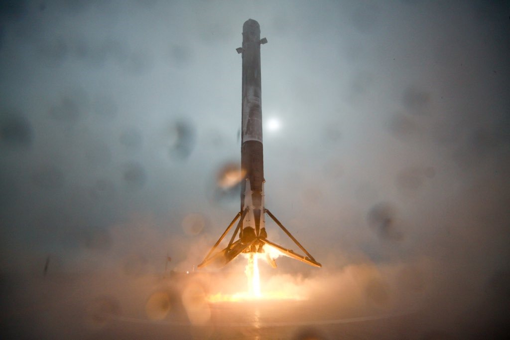 Sur la 3e tentative presque réussie de faire atterrir une fusée sur une barge au milieu de la mer par SpaceX (vidéos)