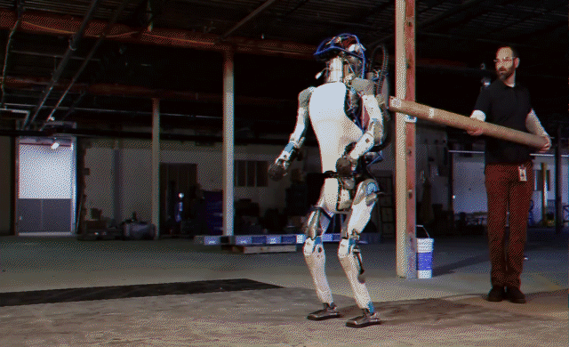 Robot : le nouvel Atlas s’en prend encore plein les circuits, mais garde la tête haute (vidéo)