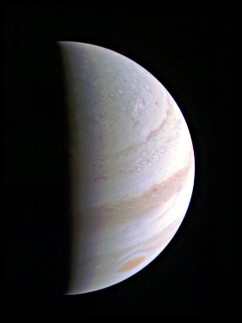 La sonde Juno a accompli son premier et plus proche survol de Jupiter