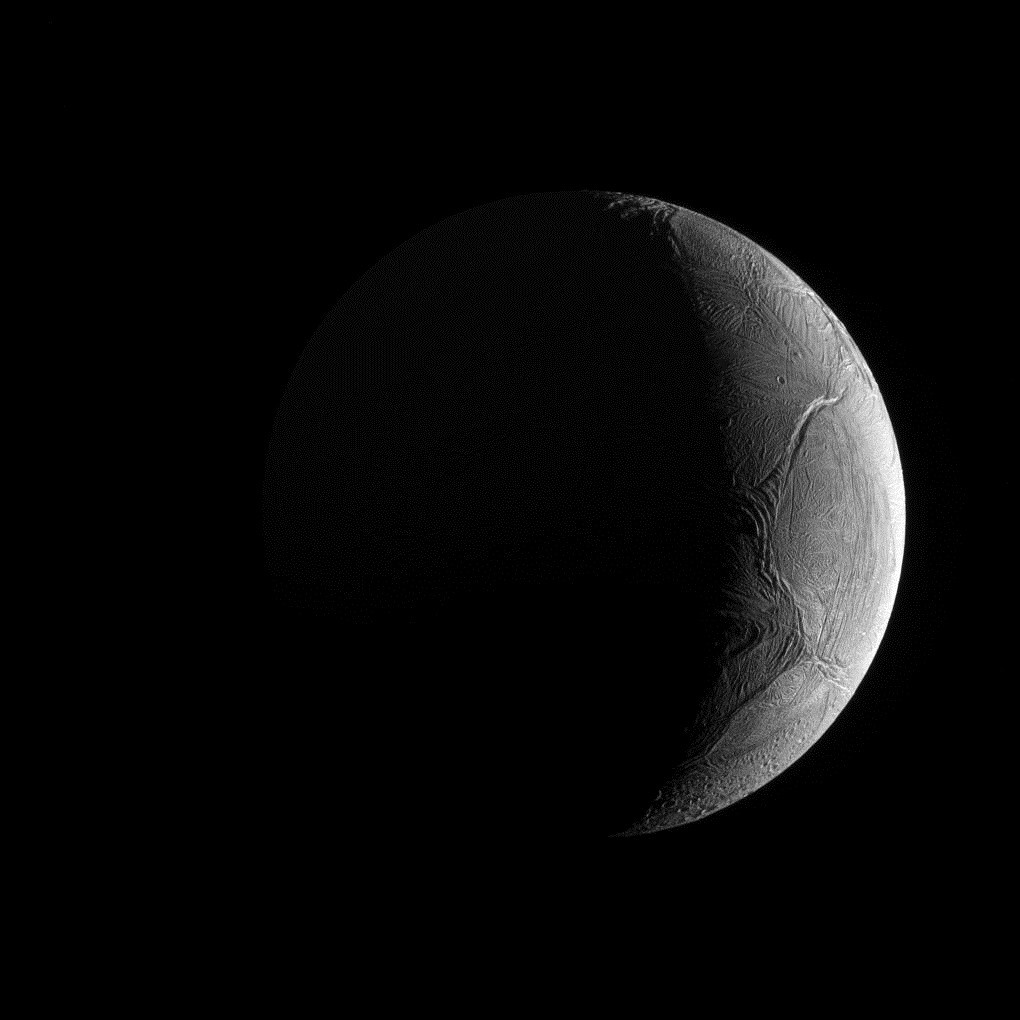 Une nouvelle vue sur la potentiellement habitable lune de Saturne, Encelade