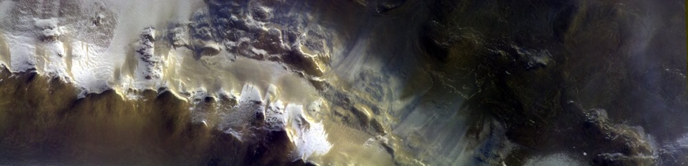 Première grande image d’un cratère martien glacé par la sonde TGO
