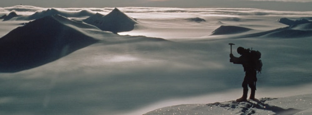 D’énormes vallées et montagnes récemment découvertes sous la glace de l’Antarctique pourraient avoir un impact sur l’élévation du niveau de la mer