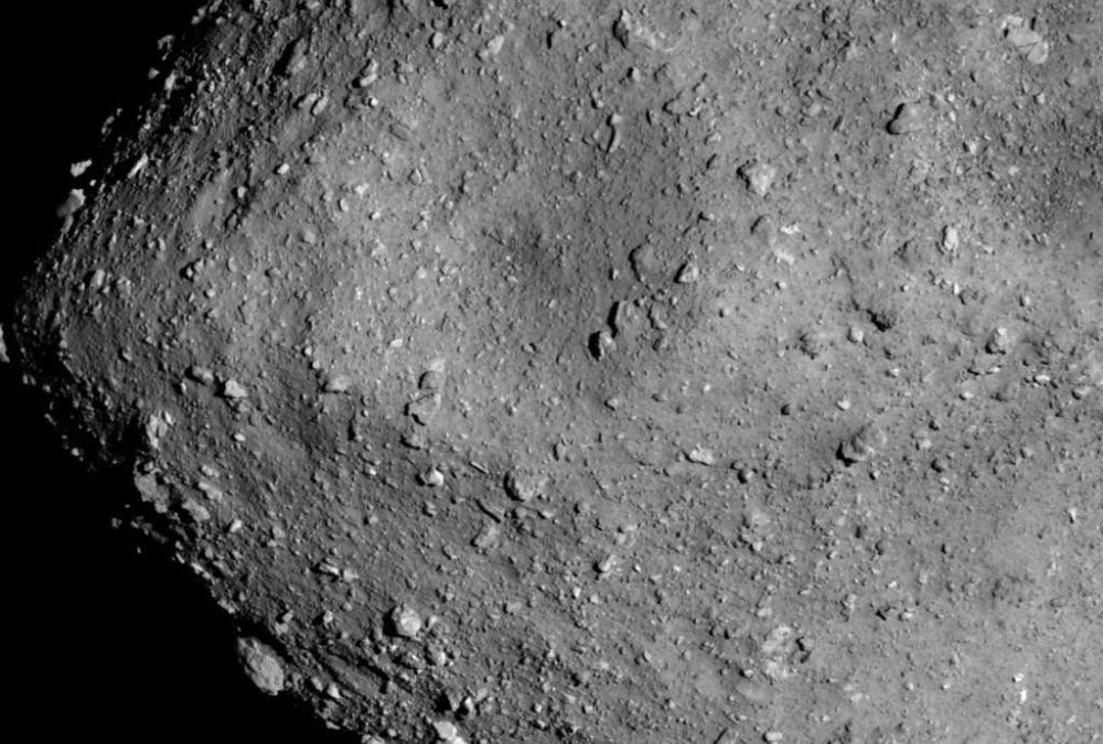 La dernière analyse de la poussière de l’astéroïde Ryugu révèle la présence des composants de base de la vie