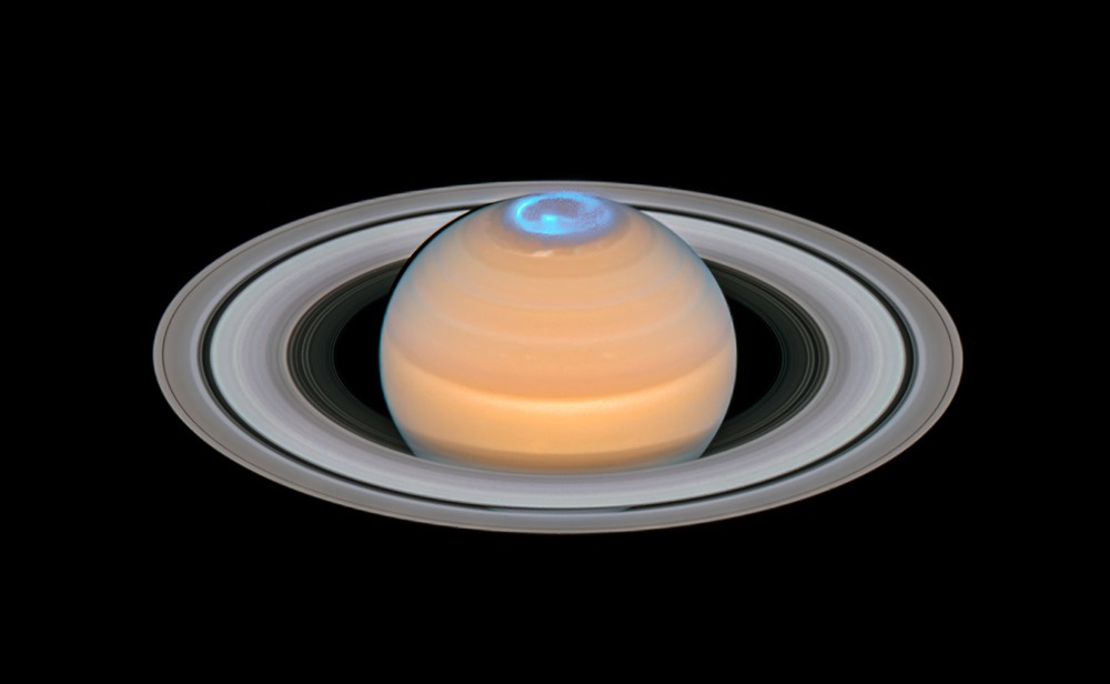 Les énormes aurores boréales de Saturne, capturées par Hubble