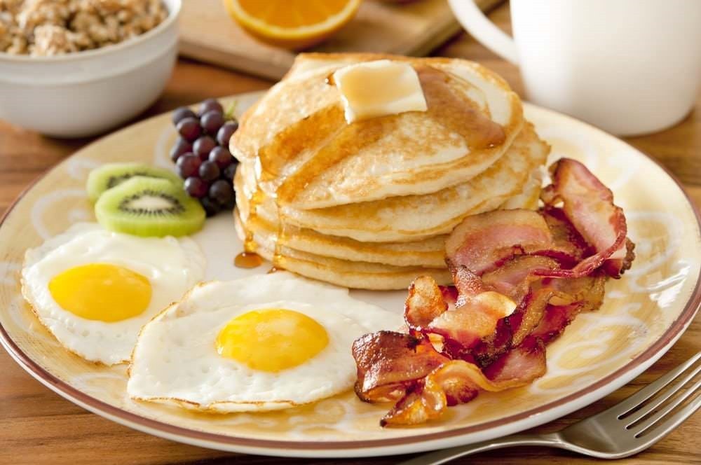 Prendre un petit-déjeuner copieux stimule considérablement la combustion des calories