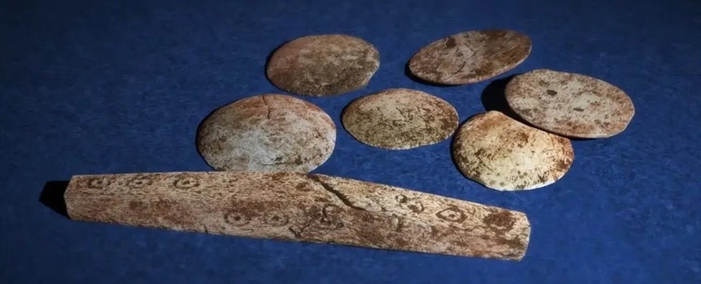 Des archéologues découvrent un jeu de société romain vieux de 1 700 ans en Norvège