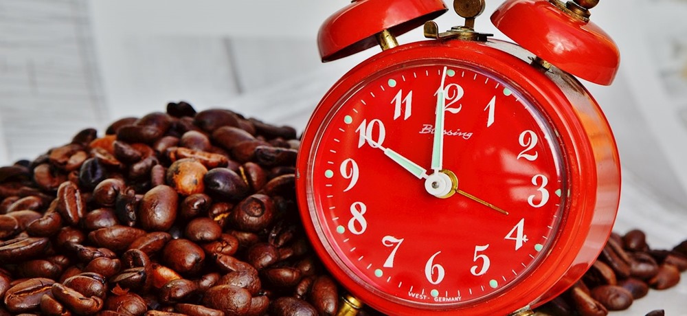 La caféine peut vous tenir éveillé, mais elle ne vous fera pas éviter les problèmes cognitifs liés au manque de sommeil