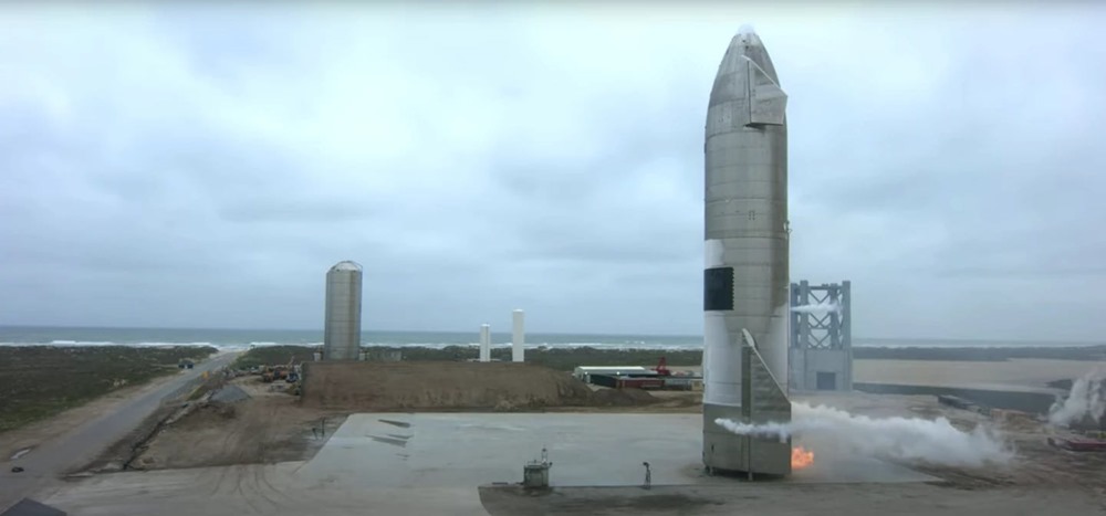SpaceX réussit à faire atterrir sa grosse fusée après quatre cuisants échecs