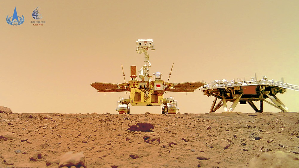 L’astromobile chinoise Zhurong s’est prise en photo sur Mars avec sa plateforme d’atterrissage