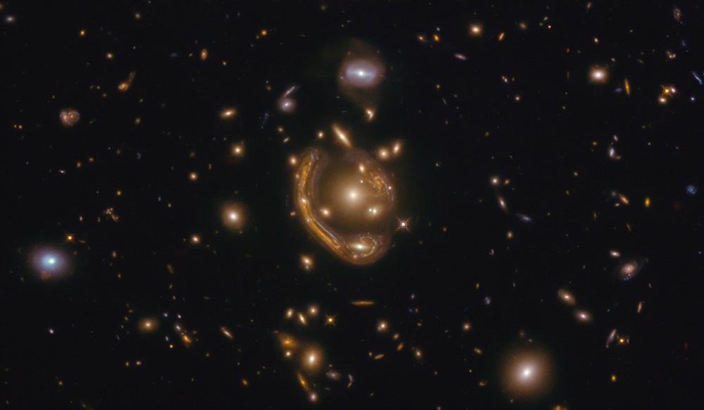 Anneau d’Einstein : un effet de lentille naturelle a permis d’observer une galaxie située à 9,4 milliards d’années-lumière d’ici