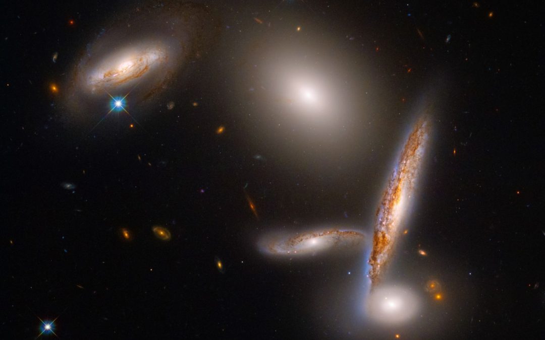 Une image d’un groupe de galaxies hors du commun pour le 32e anniversaire du télescope spatial Hubble