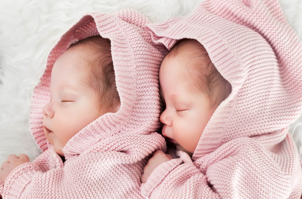Des différences inattendues ressortent d’une étude unique sur des jumelles identiques séparés à l’âge de 2 ans