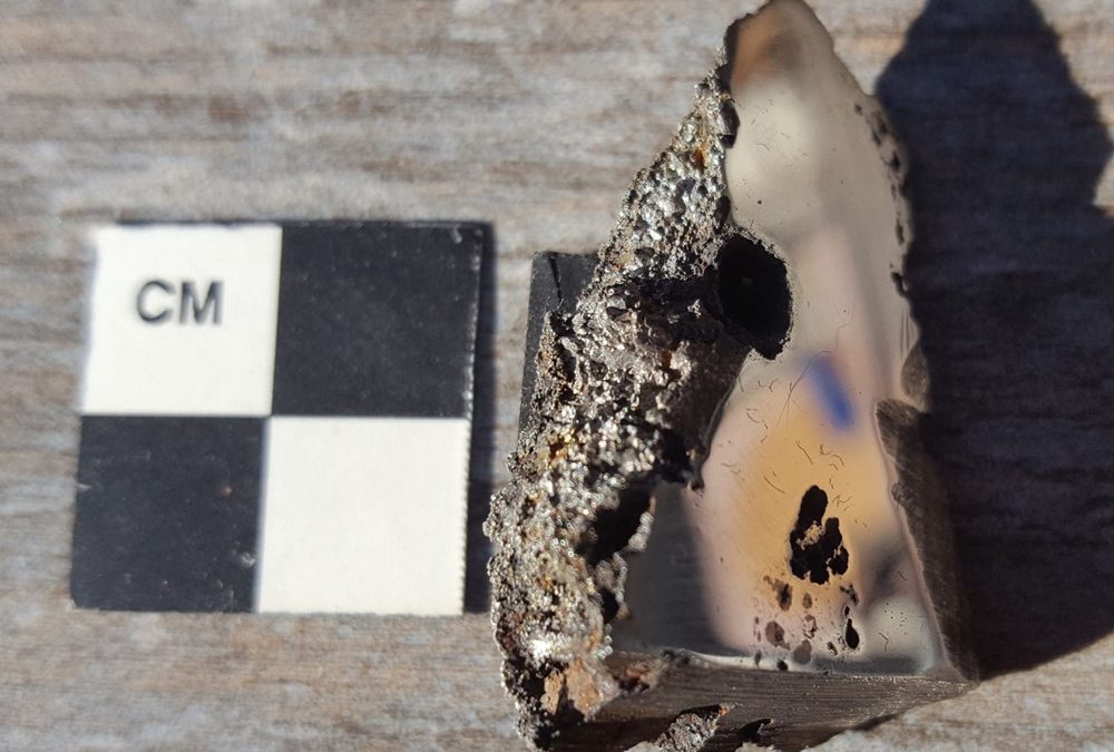 Deux minéraux, qui n’existent pas dans la nature, découverts dans une météorite
