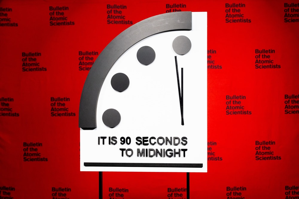L’horloge de la fin du monde avance à 90 secondes de minuit, le moment le plus proche de l’apocalypse