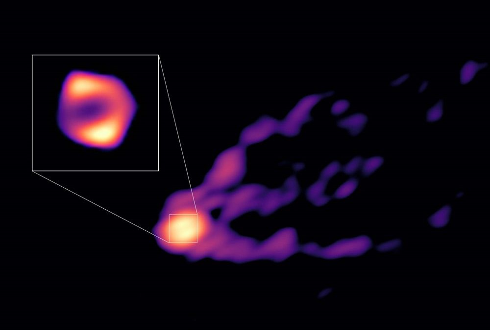 Des astronomes obtiennent la toute première image de la structure en anneau d’un trou noir et de son puissant jet