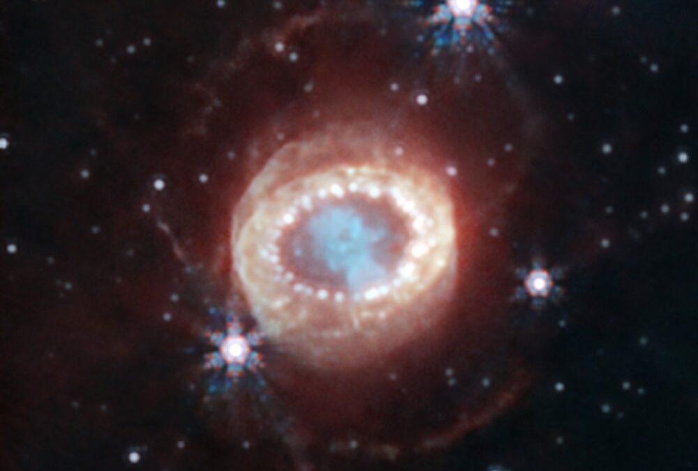 Le télescope spatial James Webb offre une vue saisissante des restes d’une supernova en expansion