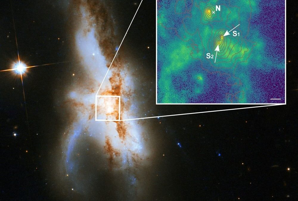 Une galaxie n’hébergeant non pas un, ni deux, mais trois trous noirs supermassifs