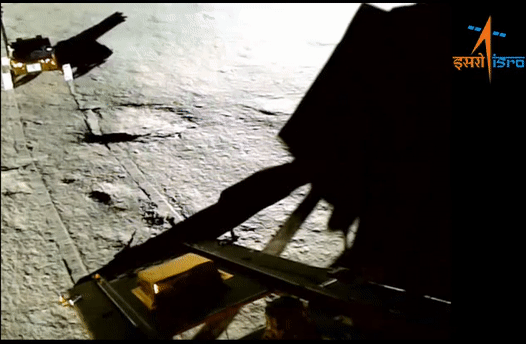 Vidéos : la mission indienne Chandrayaan-3 déploie son astromobile lunaire